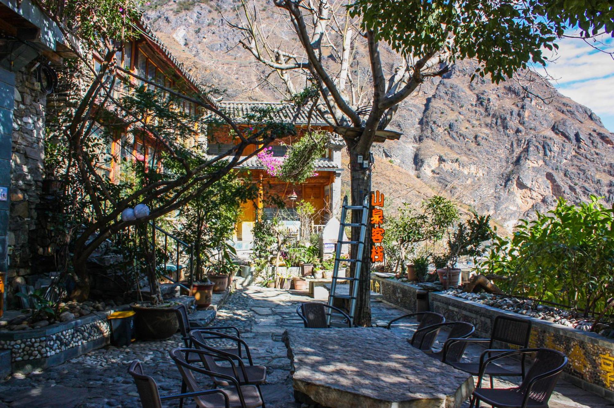 Tiger Leaping Gorge Sean'S Spring Guesthouse Шангрі-Ла Екстер'єр фото