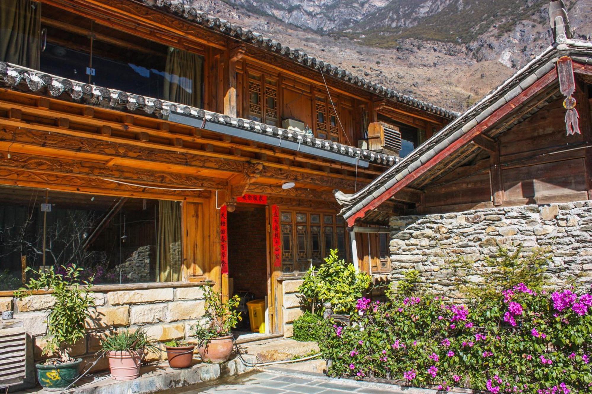 Tiger Leaping Gorge Sean'S Spring Guesthouse Шангрі-Ла Екстер'єр фото